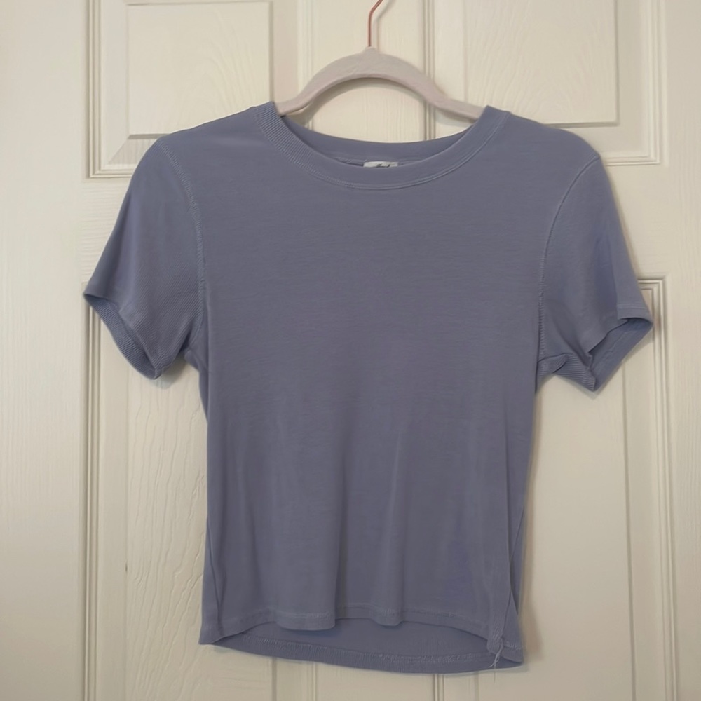 Aritzia wilfred baby blue t-shirt